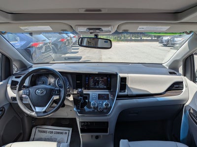 2015 Toyota Sienna XLE 8 Passenger
