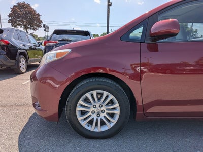 2015 Toyota Sienna XLE 8 Passenger