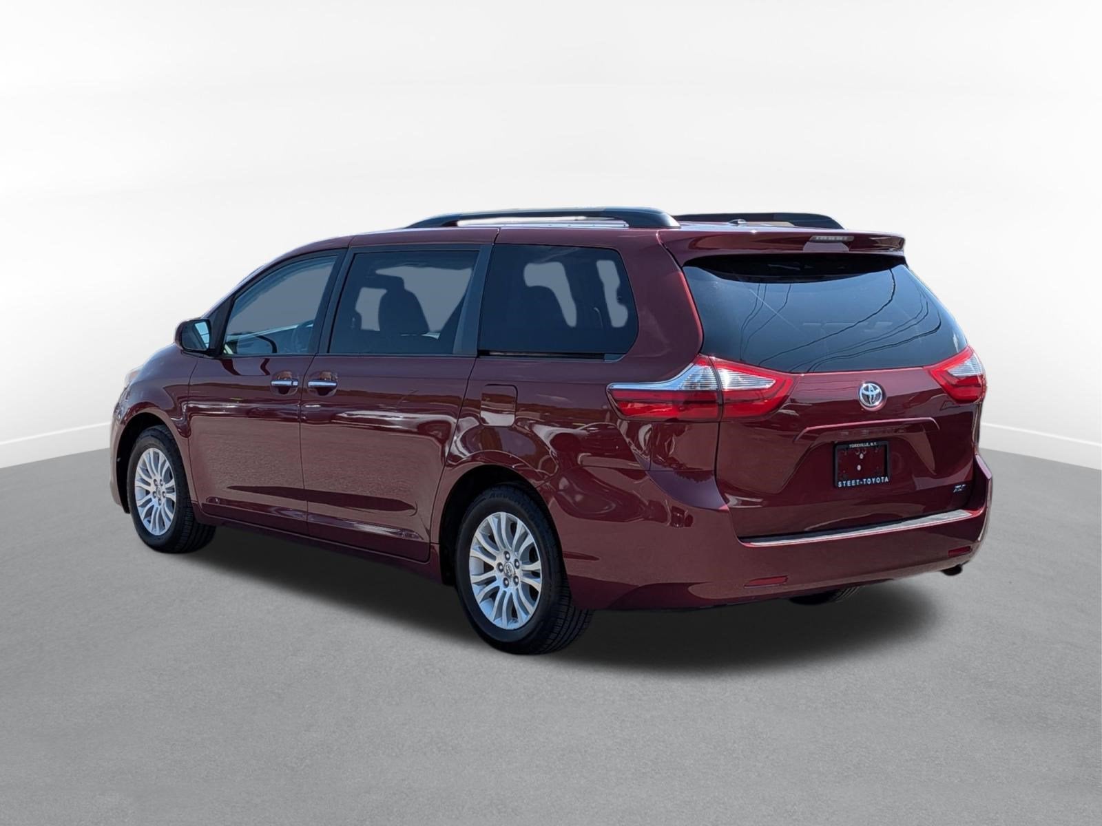 2015 Toyota Sienna XLE 8 Passenger