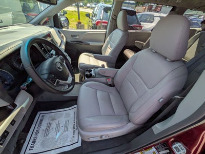 2015 Toyota Sienna XLE 8 Passenger