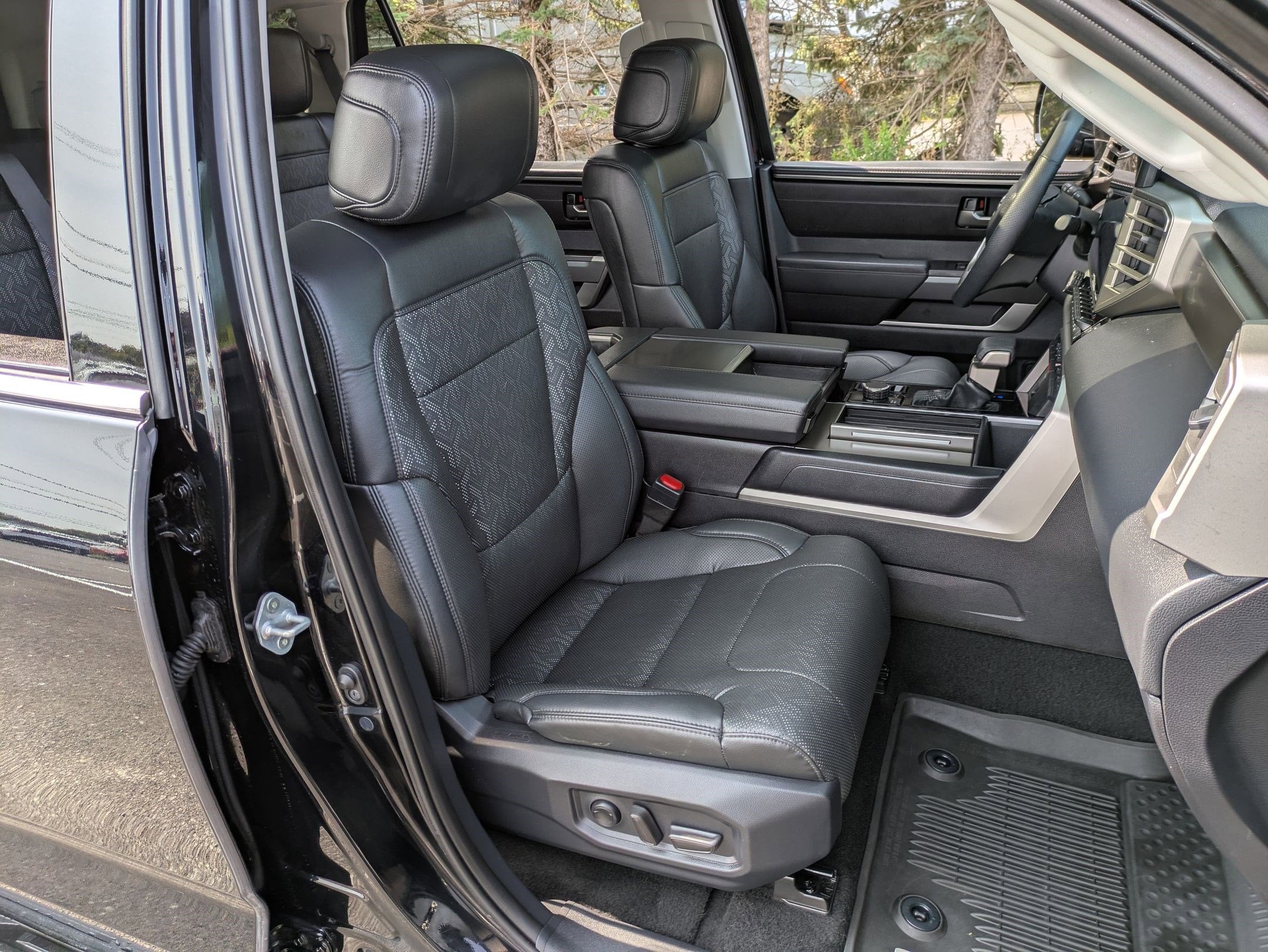 2024 Toyota Sequoia SR5