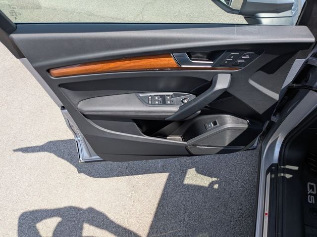 2023 Audi Q5 45 S line Premium quattro